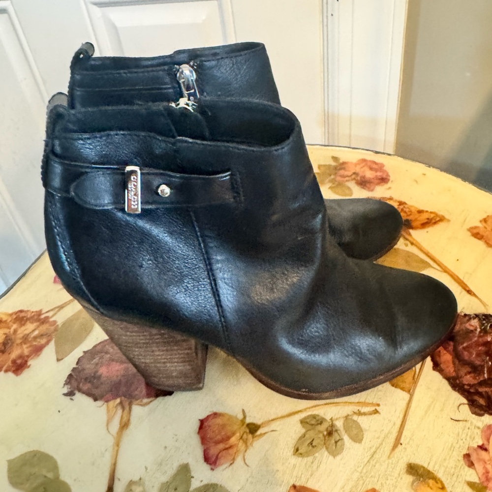 COACH Elegant Black Leather Ankle Boots - Picture 4 of 8